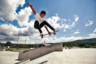 Skateboard Variant Where You Wiggle and Twist Around