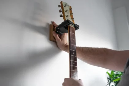 How to Mount a Guitar on the Wall – A Complete Guide